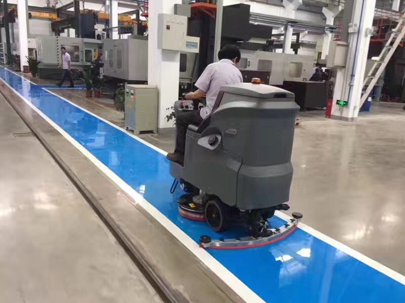 大型駕駛式洗地機(jī)如何操作？